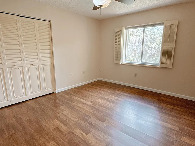 872 SW 9th Street Cir #201 — Photo 3