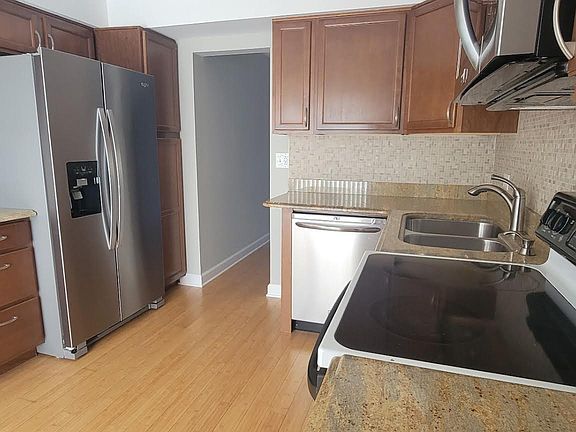 2nd image of 5509 Chateau Dr #5