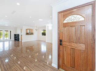 7007 Cantaloupe Ave, Van Nuys, CA 91405