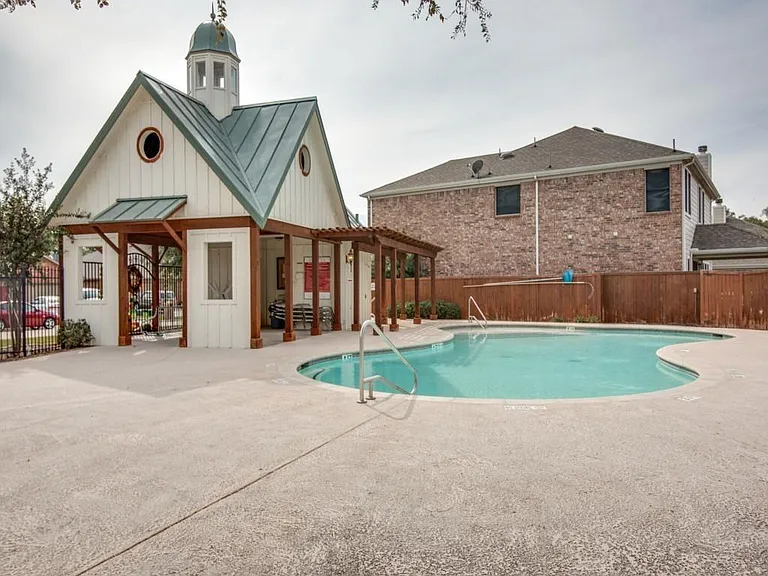 720 Holly St — Photo 16