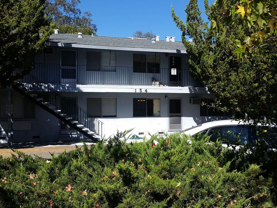 154 Racetrack St
