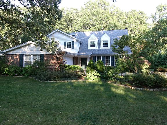 3rd image of 67 Elmwood Ln