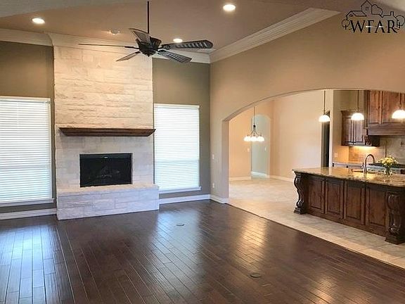 3rd image of 6 Meadow Green Ct