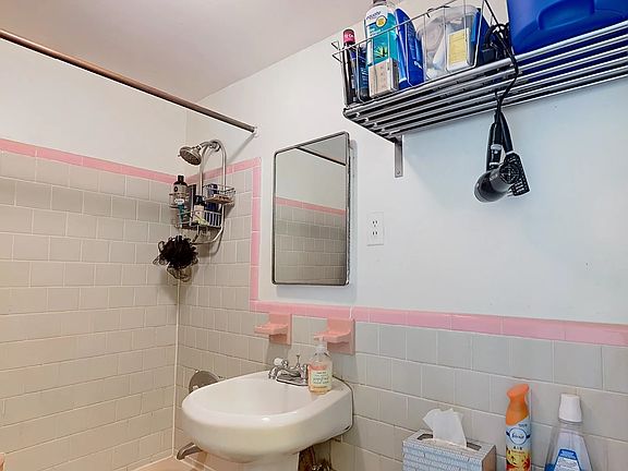 4th image of 1063 Beacon St APT 8