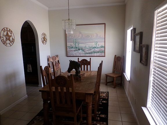 FORMAL DINING AREA 