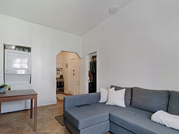 3rd image of 139 Montague St APT 3R