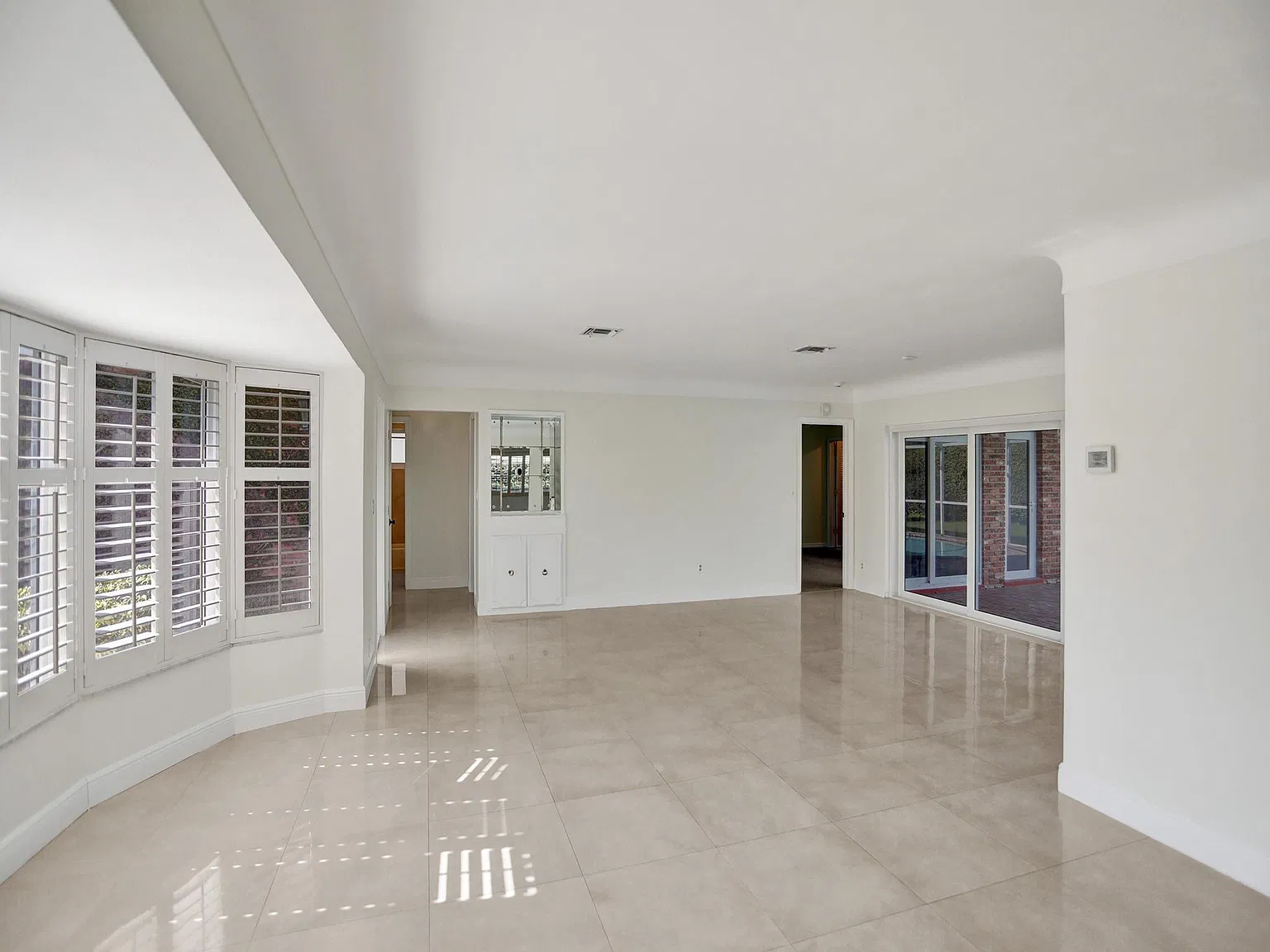 3 bed, 2.0 bath, 1638 sqft, $4,999 — Photo 2
