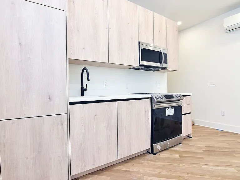 423 Tompkins Ave #1F — Photo 5