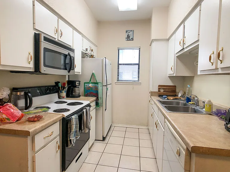 106 E 30th St #209 — Photo 4