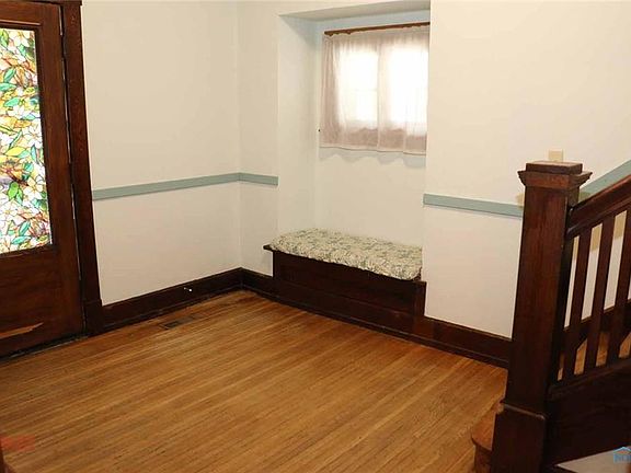 3rd image of 2924 Parkwood Ave