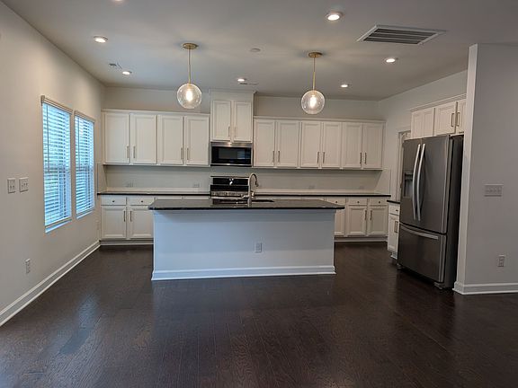 4th image of 5906 Fenway Dr