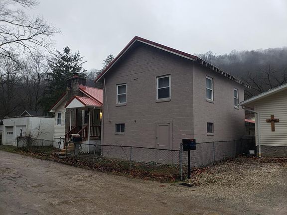 2nd image of 458B Campbells Creek Dr