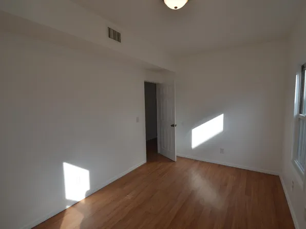 211 Duncan Avenue image 9 of 14