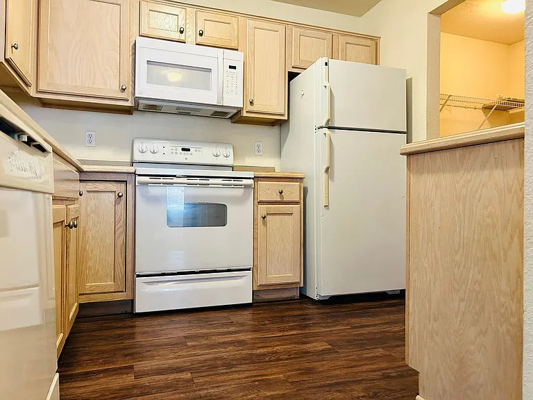 913 Westridge Dr #14 — Photo 4