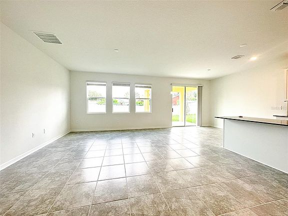 5th image of 719 Grove St