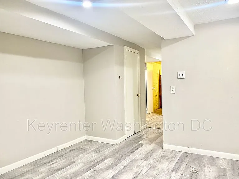 A 1351st St #NE ENGLISH BASEMENT — Photo 13