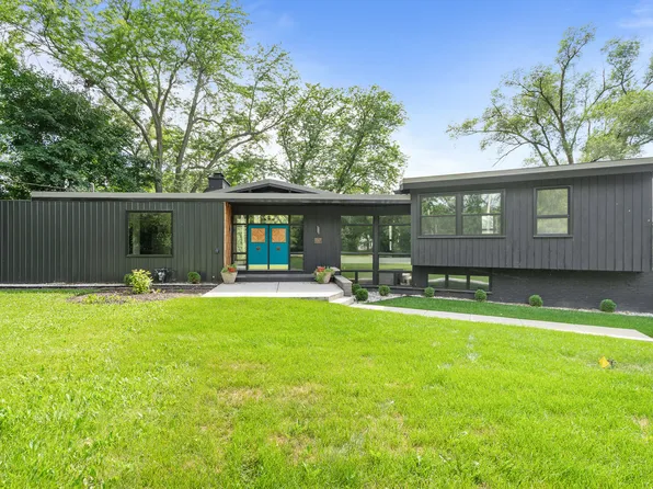 240 Oxford Rd, North Barrington, IL 60010