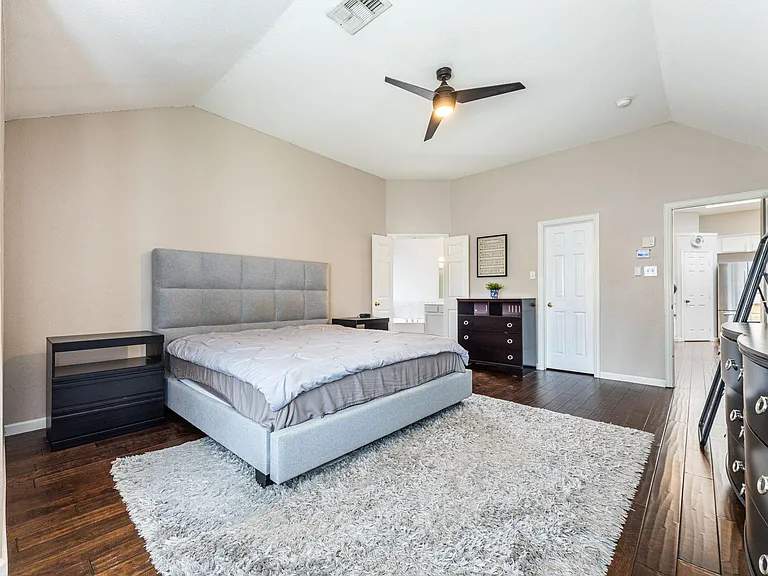 608 Laura Ln — Photo 11