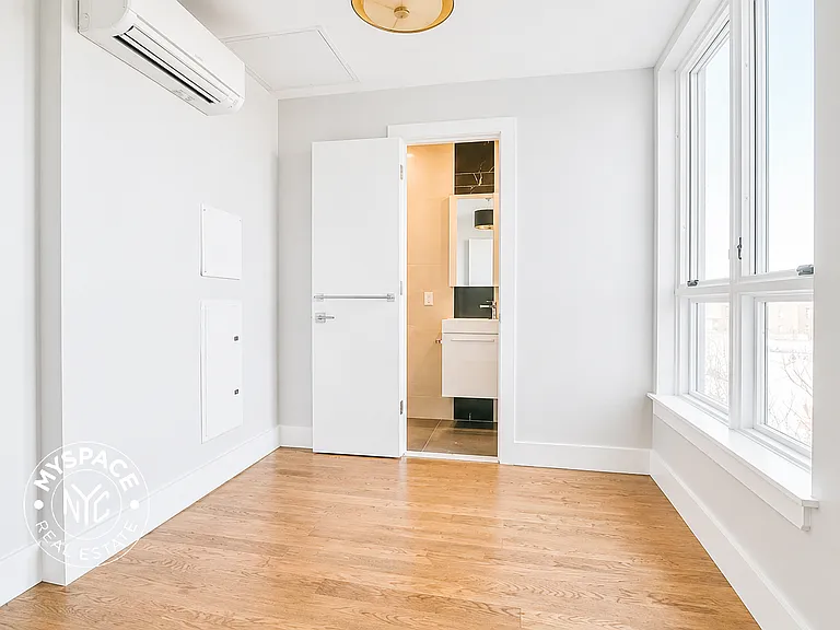 680 E 21st St #6CC — Photo 5