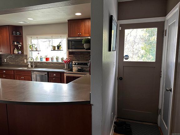 4th image of 235 N Pine St