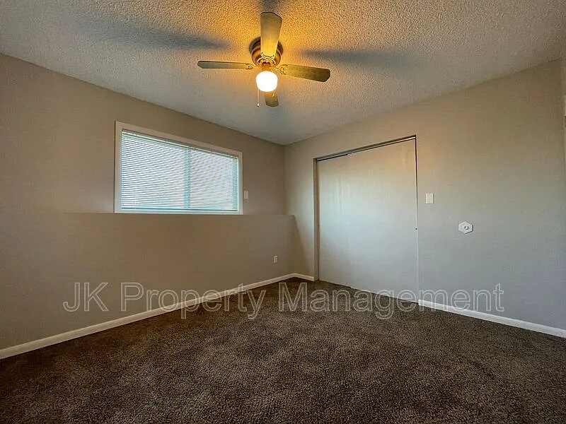 2 bed, 1.0 bath, 942 sqft, $1,200 — Photo 4