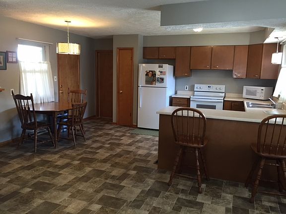 5th image of 70 Zander Dr