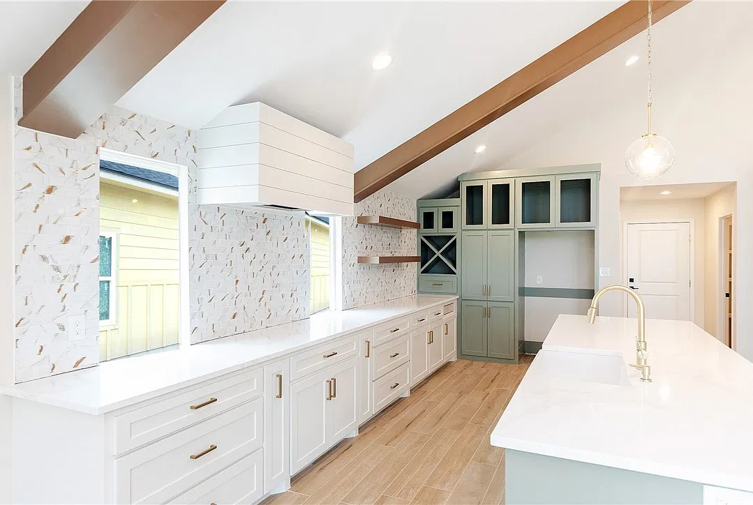 4 bed, 3.0 bath, 2736 sqft, $3,500 — Photo 2