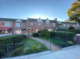 61-16 79th St, Middle Village, NY 11379