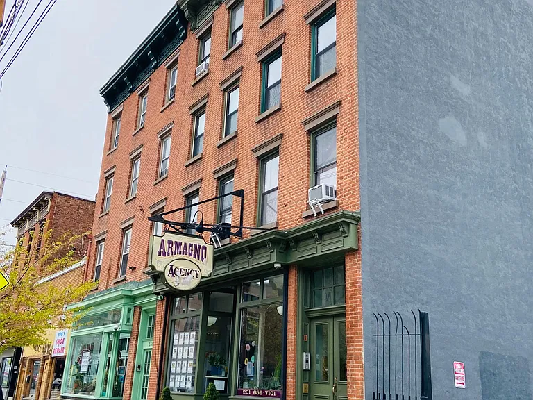 Building in a very safe neighborhood