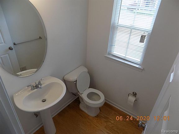 5th image of 42769 Greystone Dr #1