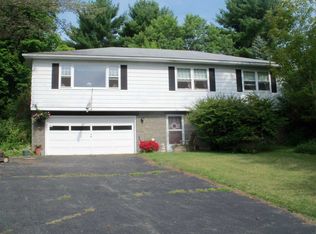 10 Diana Ln, Troy, NY 12180