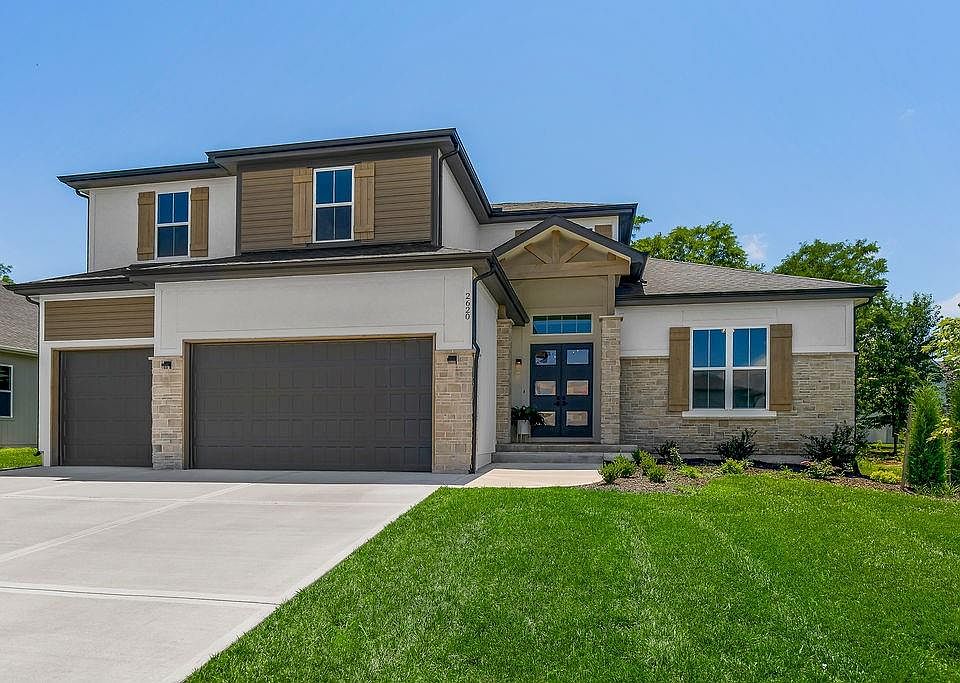 1st image of 2620 NE Woodland Oak Dr