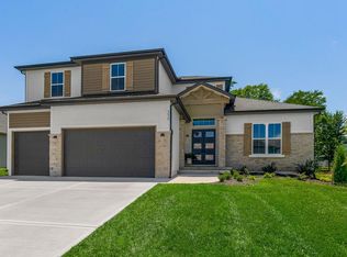 2620 NE Woodland Oak Dr, Lees Summit, MO 64086
