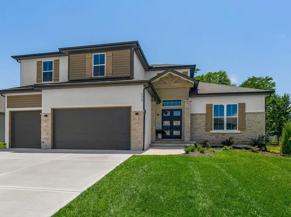 2620 NE Woodland Oak Dr, Lees Summit, MO 64086