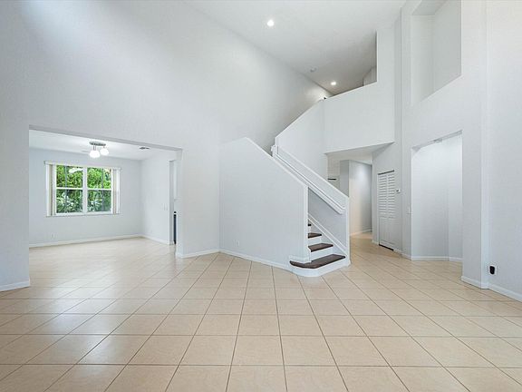 4th image of 890 HAWTHORN Terrace
