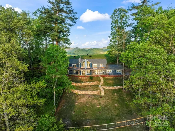 84 Halfmoon Way, Clyde, NC 28721