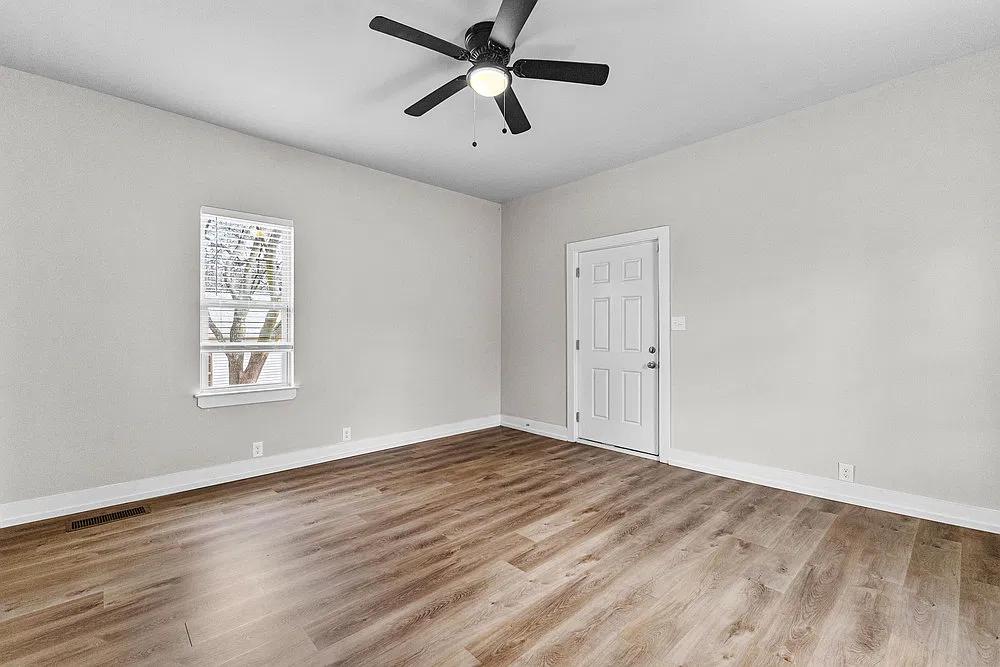 64 E Jones St — Photo 4