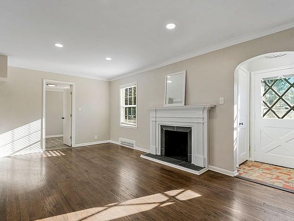 4th image of 7918 Belleview Ave