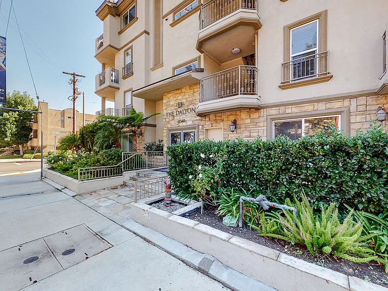 11540 Moorpark St #103 — Photo 35