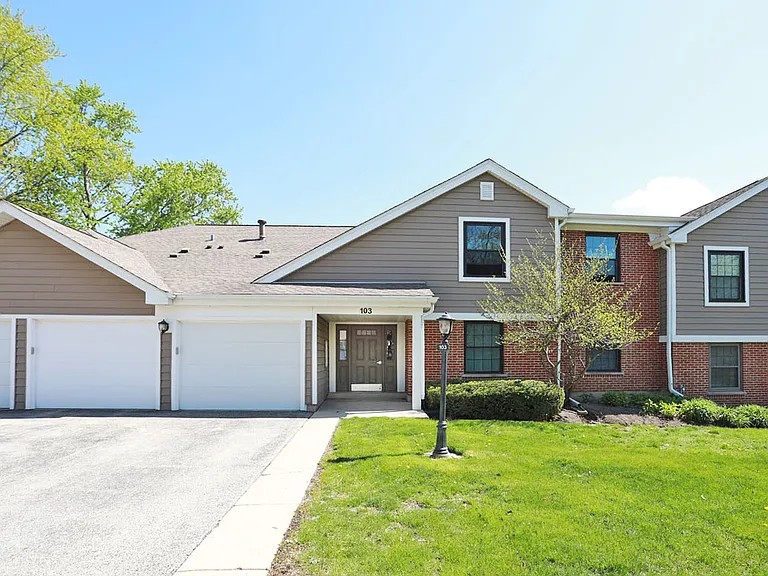 Burr Oak Ln — Photo 2
