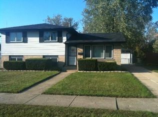 6452 Fireside Dr, Chicago Ridge, IL 60415