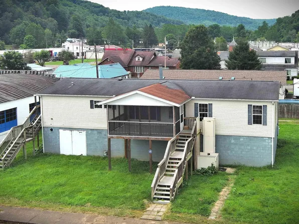 3 Short St, Richwood, WV 26261