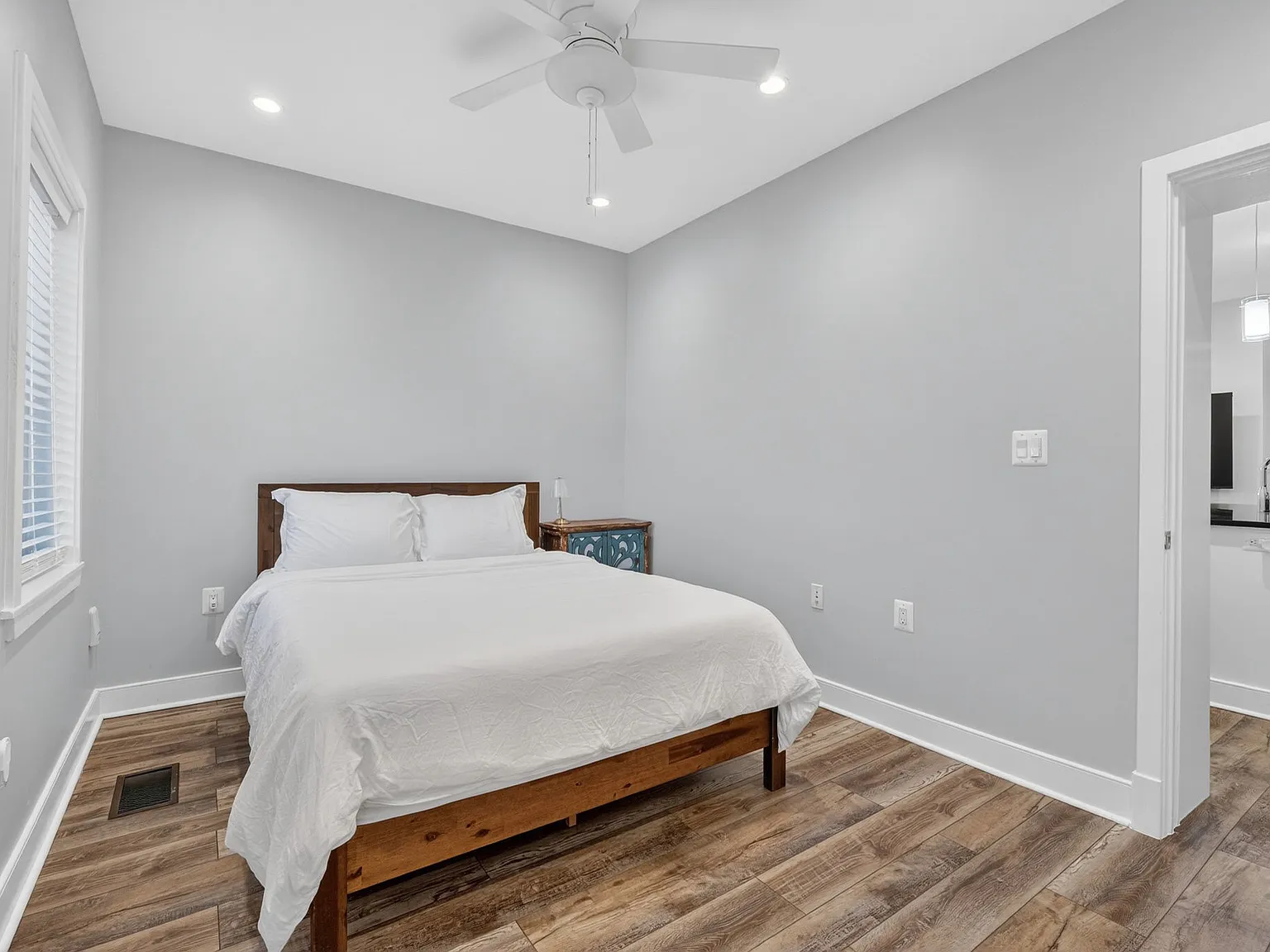 2 bed, 755 sqft, $2,800 — Photo 2