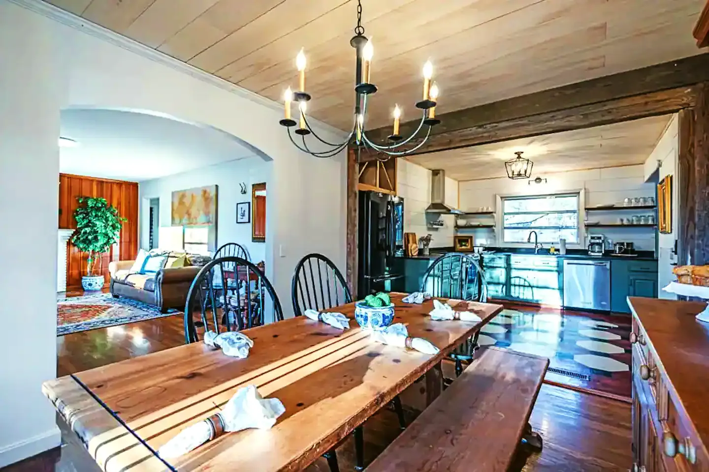 5 bed, 3200 sqft, $850 — Photo 4