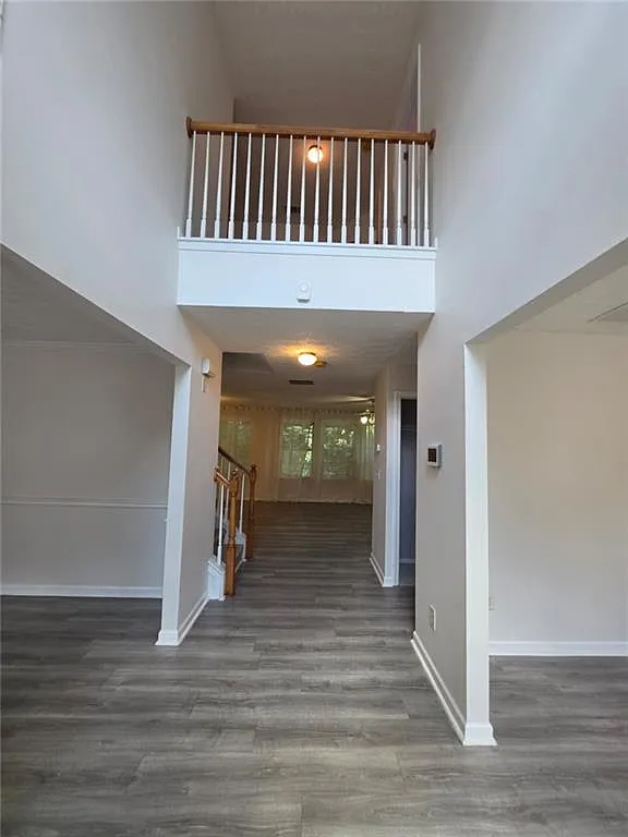 4 bed, 2.0 bath, 2784 sqft, $2,600 — Photo 2