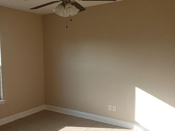 4th image of 5347 Cameron Blvd #B