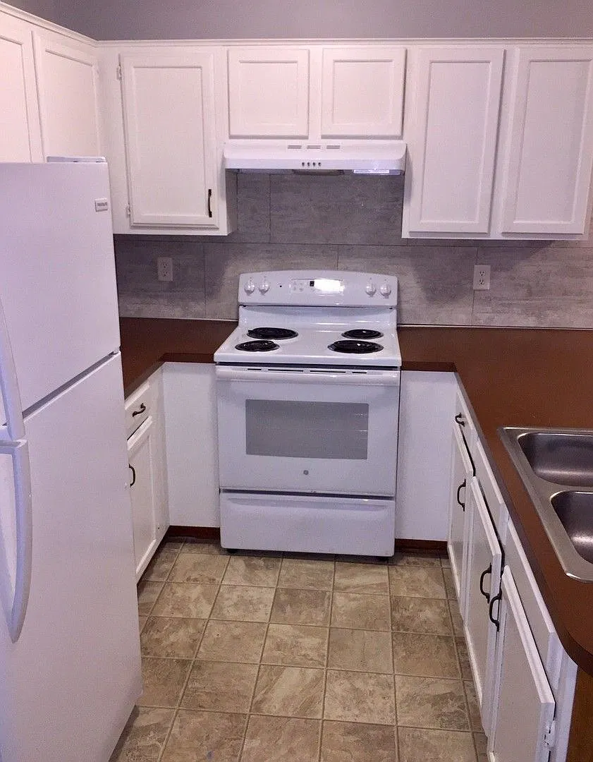 2 bed, 1.0 bath, $1,425 — Photo 3