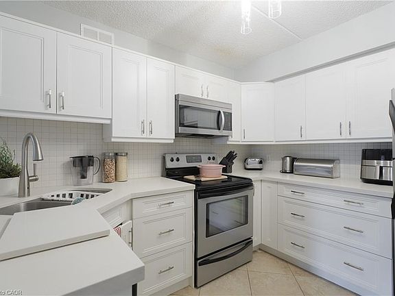 5th image of 2040 Cleaver Ave #218
