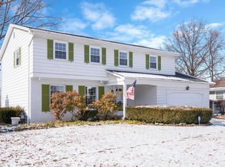 8038 Forest Lake Dr, Youngstown, OH 44512