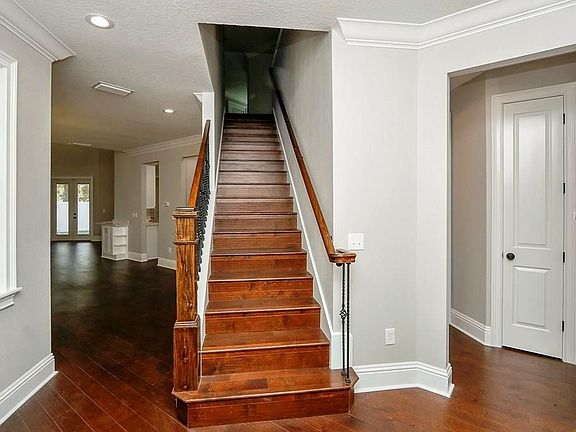 5th image of 912 W Peninsular St